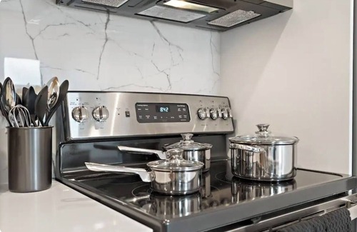 Old East Dallas Apartment | Amazing 1-bedroom apartment with WiFi Sleeps 6