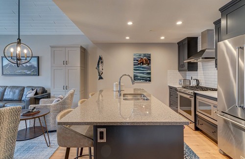 Canmore Condo | Unforgettable 1 Bedroom Penthouse Suite with Spa & Hot Tub