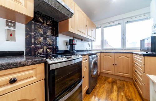 Hammersmith and Fulham Apartment | Unforgettable 1 BR Apartment Stay Near Barons Court
