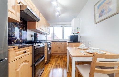 Hammersmith and Fulham Apartment | Unforgettable 1 BR Apartment Stay Near Barons Court