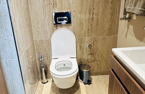Havaalanı Mahallesi Apartment | Inviting 2+1 Residence with Pet and Child-Friendly Amenities