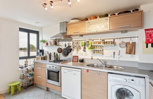 Stoke Newington Apartment | Top-Rated 2 Bed Apartment with Balcony near Stoke Newington