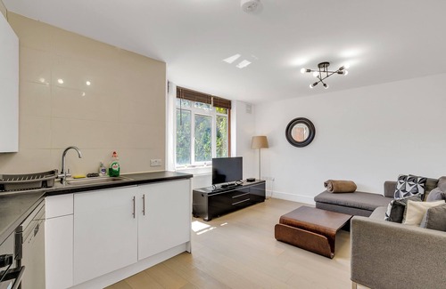 North Acton Apartment | Convenient 2-Bedroom Retreat Near Transport in Zone 2