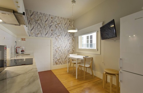 Centro / Baixa Apartment | Stunning 2 Bedroom Apartment with River Views in City Center