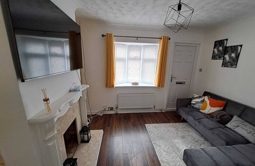 Gravesend House | Amazing 2 bedroom house for your holiday home. A home away from home.