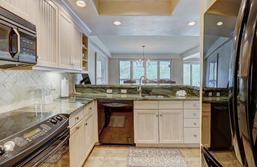 Beaver Creek Apartment | Unique 2 Br Condo in Beaver Creek with Pool & Hot Tub