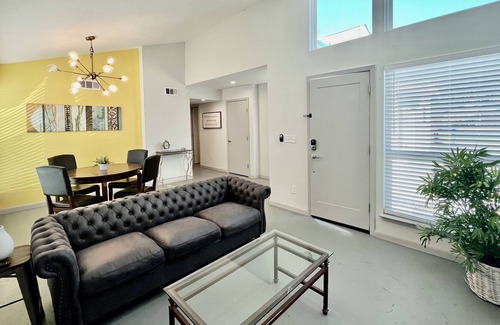 Franklin Park House | Amazing 2bd Townhome close to Downtown