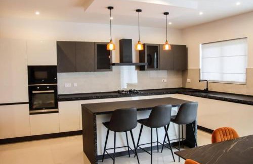 Għadira Apartment | Child-Friendly Retreat: Cozy New2bed in Mellieha
