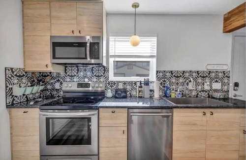 Franklin Park Apartment | Cozy 2-Bedroom Home Close to Airport and Downtown