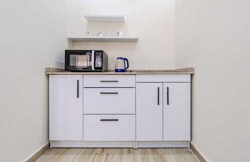 Dream Land Apartment | Family-Friendly 2BR Golf View Apartment with Kitchen Access