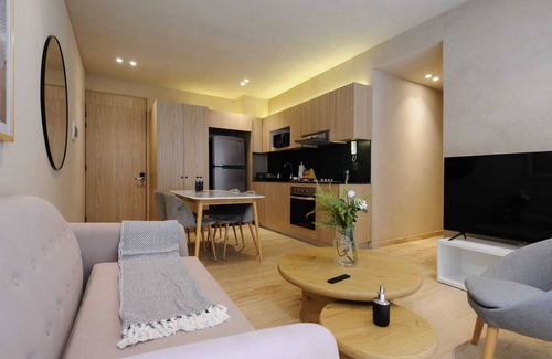 Santa Maria la Ribera Apartment | Welcoming 2BR Retreat in Cuauhtemoc with Kitchen Access