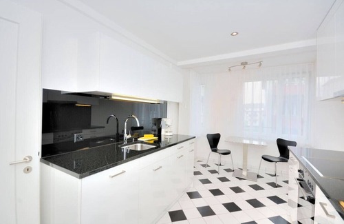 Seefeld Apartment | Amazing 2BR near Lake - Flower 33