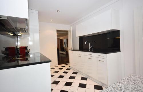 Seefeld Apartment | Elegant PABS Résidences - Family-Friendly with Kitchen Access