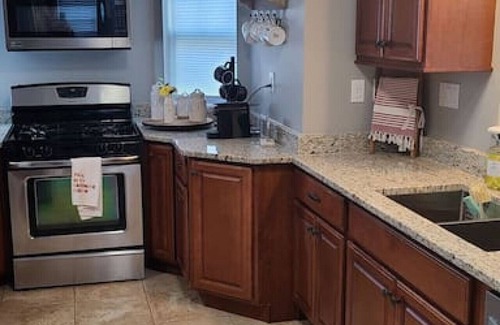 Glendale House | Family-Friendly Home with Kitchen & Pet Amenities, Rated 9.8