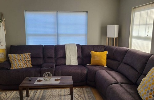 Glendale House | Family-Friendly Home with Kitchen & Pet Amenities, Rated 9.8