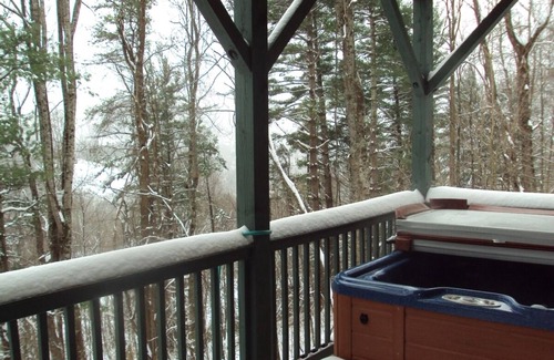 Banner Elk Cabin | Unforgettable Log Cabin Retreat with Jacuzzi & Pool Table