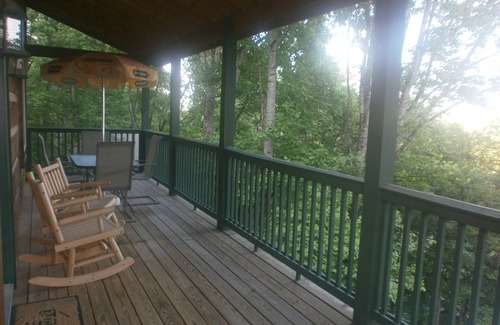 Banner Elk Cabin | Unforgettable Log Cabin Retreat with Jacuzzi & Pool Table