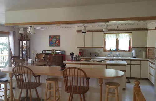 Markesan House | Inviting Lake View Home with Pool & Spa – Guest Rated 9.6