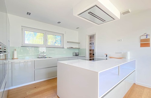 Markkleeberg Villa | Exclusive 5 Bedroom Designer Bauhaus - Steps from the Lake