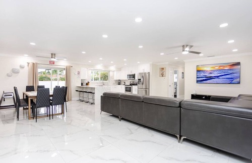Hollywood Hills House | Exceptional 5BR Villa with Heated Pool near Hard Rock