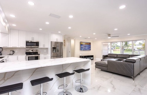 Hollywood Hills House | Exceptional 5BR Villa with Heated Pool near Hard Rock