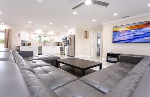 Hollywood Hills House | Exceptional 5BR Villa with Heated Pool near Hard Rock
