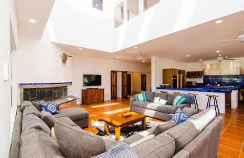 Campo de Golf Fonatur House | Unforgettable Oceanfront Retreat with Pool and Spa Access