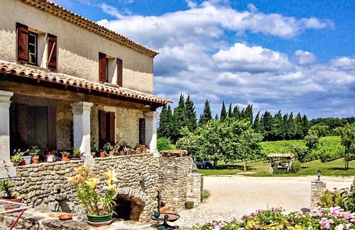 Saint-Paulet-de-Caisson Apartment | Inviting Apartment in St. Paulet de Caisson with Pool & WiFi