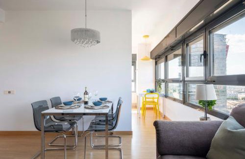 El Port Apartment | Top-Rated Apartment in Fira Barcelona with Pool Access