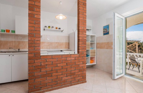 Barbat na Rabu Apartment | Cozy 1 Bedroom Retreat in Barbat na Rabu with Ocean View