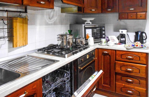 Tortoreto Lido Apartment | Cozy 3 Bedroom Retreat in Tortoreto Lido with Ocean Views