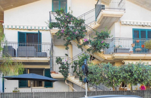Tortoreto Lido Apartment | Cozy 3 Bedroom Retreat in Tortoreto Lido with Ocean Views