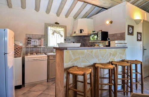 Vallabregues Apartment | Delightful Apartment Escape in Provence with Spa & Hot Tub