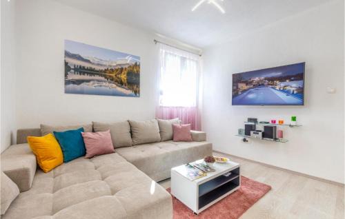 Sinj Apartment | Modern Apartment in Obrovac Sinjski with Pool and Kitchen