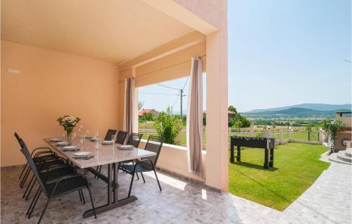 Sinj Apartment | Modern Apartment in Obrovac Sinjski with Pool and Kitchen