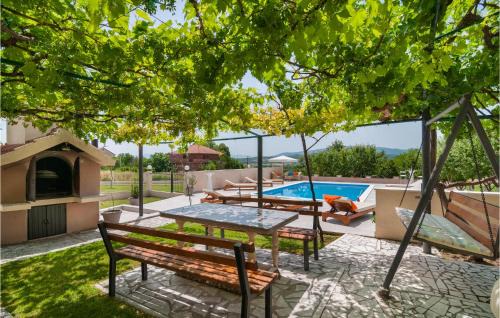 Sinj Apartment | Modern Apartment in Obrovac Sinjski with Pool and Kitchen