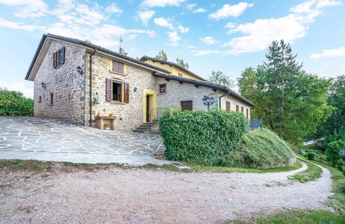 Apecchio Apartment | Cozy 1 Bedroom Getaway in Apecchio PU with Pool & Spa