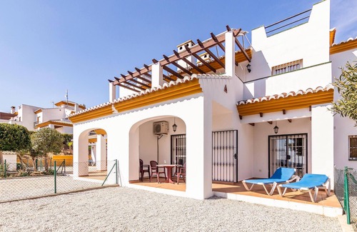 Alcaucin Apartment | Relaxing Retreat: Vacation Apartment with Pool Access