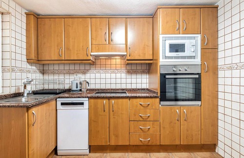 Coveta Fuma Apartment | Experience a Delightful Seaside Getaway with Top Amenities