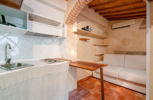 Sant' Ambrogio Apartment | Romantic Getaway for Couples in Beautiful Tuscany Capital
