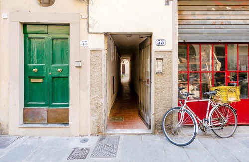 Sant' Ambrogio Apartment | Romantic Getaway for Couples in Beautiful Tuscany Capital