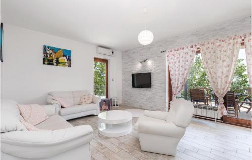 Bregi Apartment | Inviting Apartment in Matulji with Sea View & Hot Tub