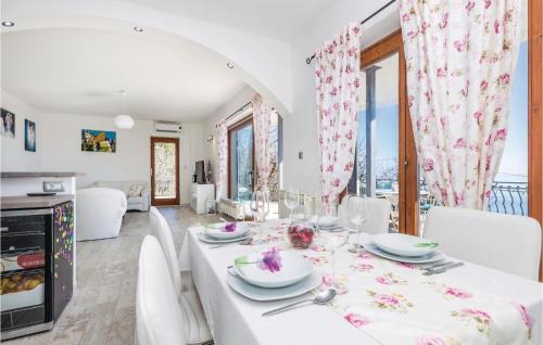 Bregi Apartment | Inviting Apartment in Matulji with Sea View & Hot Tub