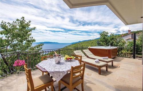 Bregi Apartment | Inviting Apartment in Matulji with Sea View & Hot Tub