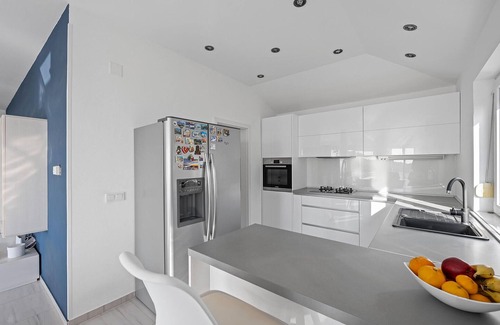 Susica Apartment | Experience Murtel Island: Modern Apartment with Ocean View
