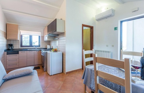 Katun Lindarski Apartment | Idyllic Retreat in Katun Lindarski with Spa and Pet-Friendly Amenities