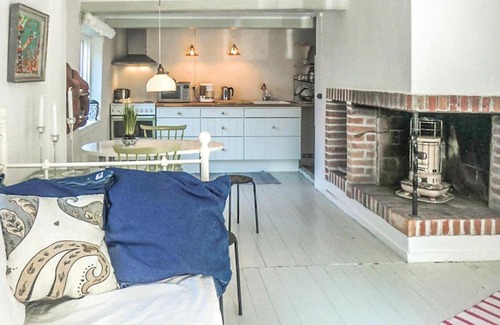 Raa Apartment | Comfortable Apartment in R with Kitchen & Family-Friendly Amenities