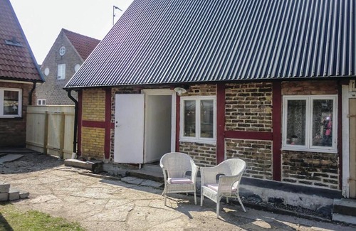 Raa Apartment | Comfortable Apartment in R with Kitchen & Family-Friendly Amenities