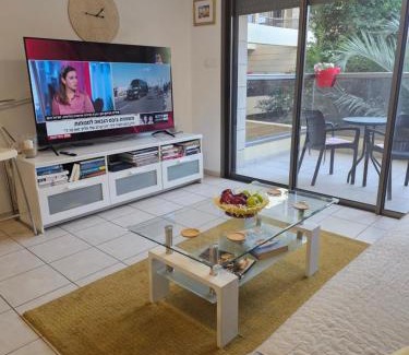 Ra'ananna Apartment | Inviting Raanana Apartment with Pool, Beach & Jacuzzi