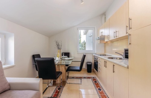 Selce Apartment | Exceptional 2-Bedroom Accommodation in Selce with Ocean View